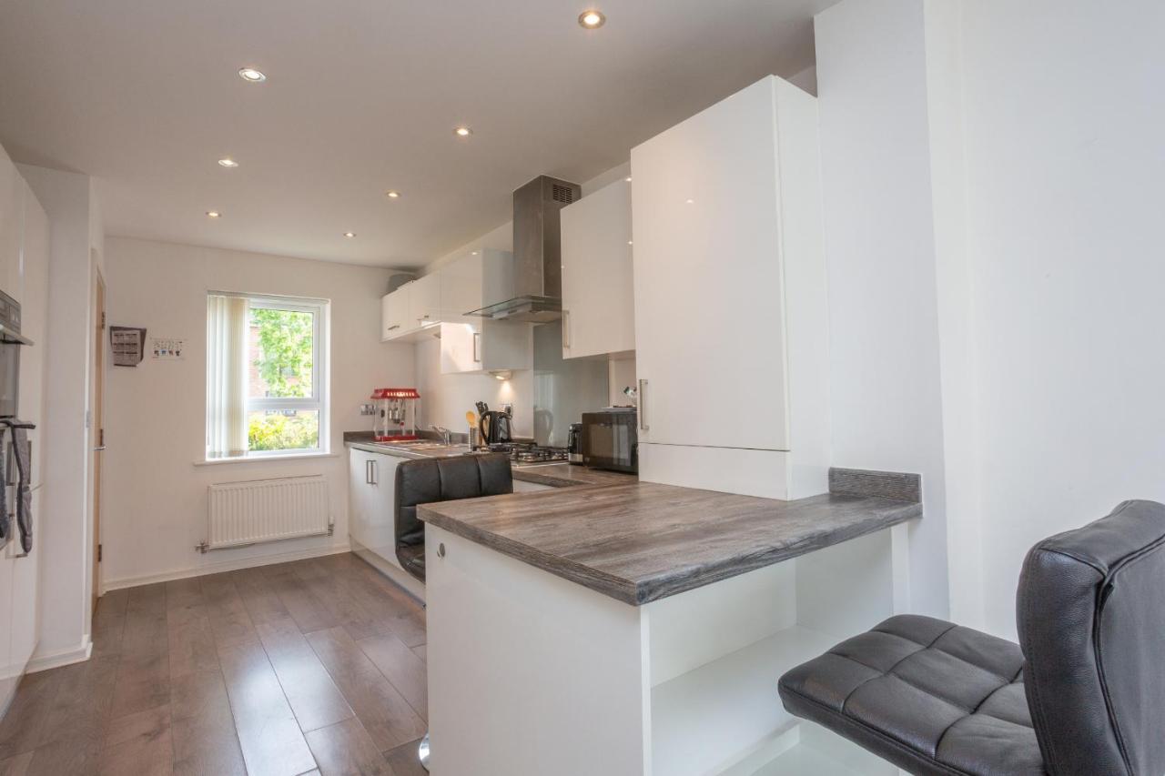 Guest house Family Friendly With Parking & Garden