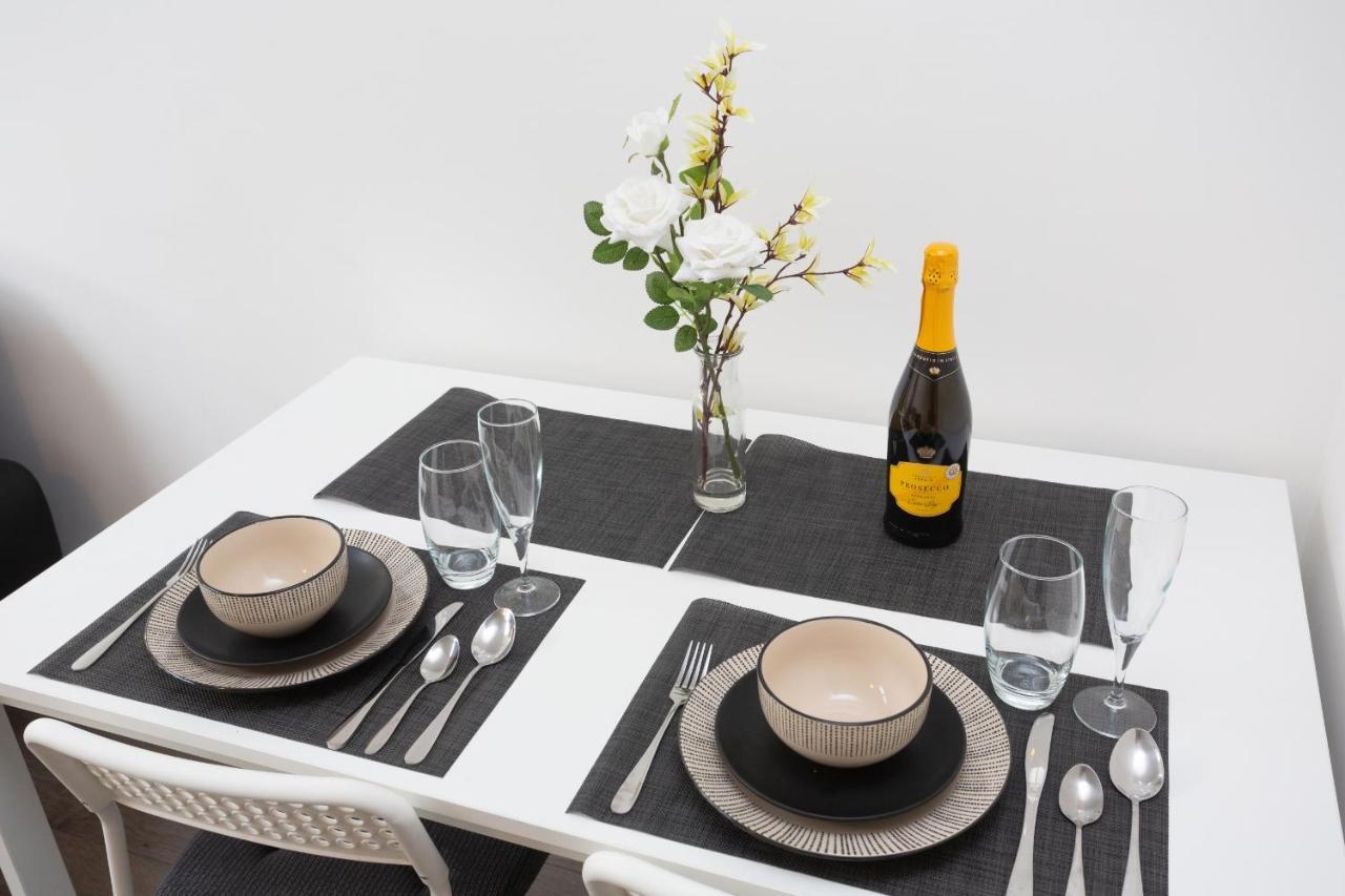 Guest house Family Friendly With Parking & Garden Manchester