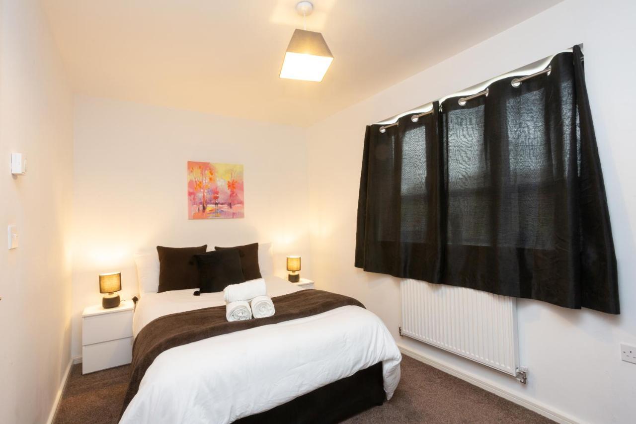 Guest house Family Friendly With Parking & Garden *